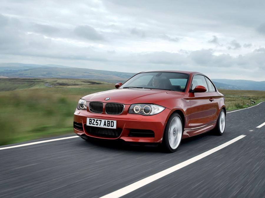  BMW 135i Coupe 2008 года  (UK) (фото 2 из 11)